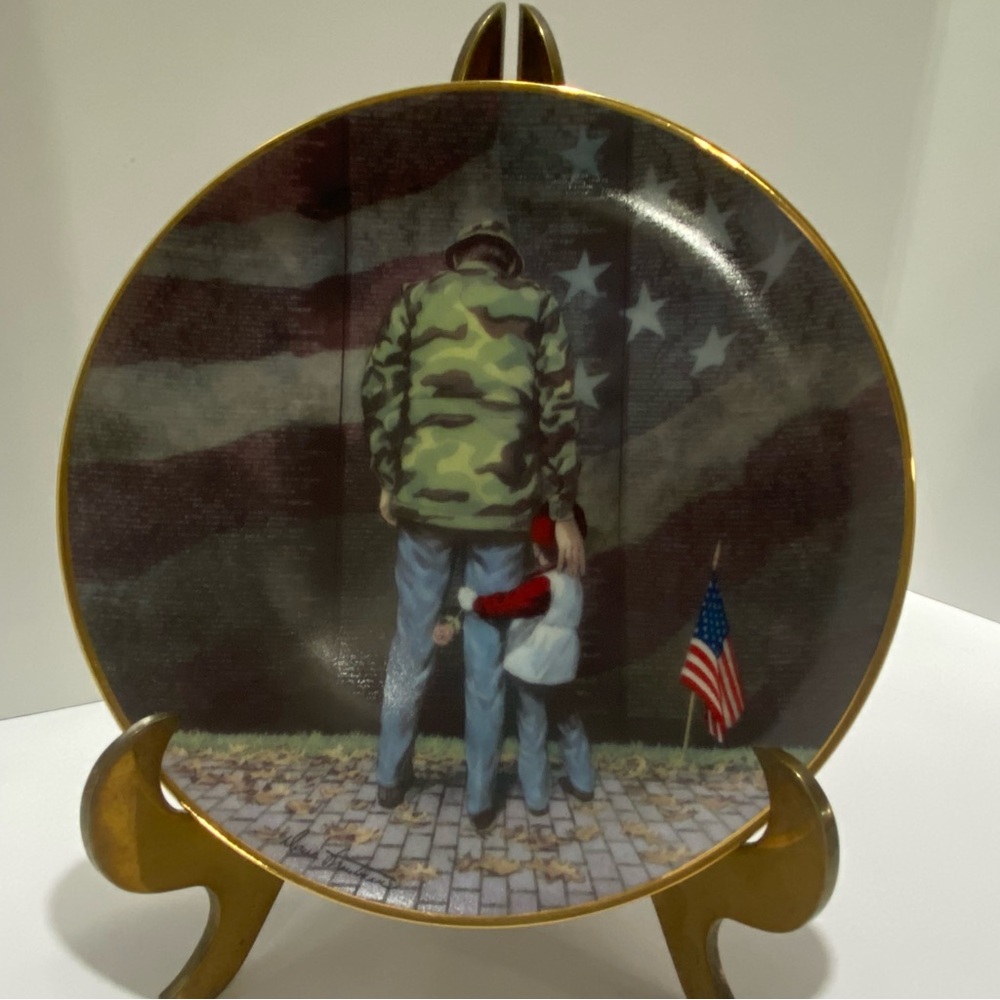 Franklin Mint "Sharing the Memory" Vietnam Veterans Memorial Plate Troutman